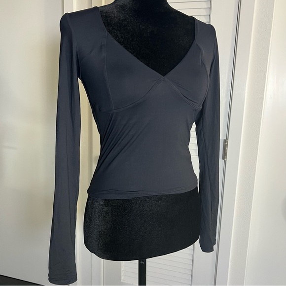 Quinsen Elegant Black Long Sleeve Deep V-Neck Stretchy Blouse Top Size Medium - Picture 2 of 7